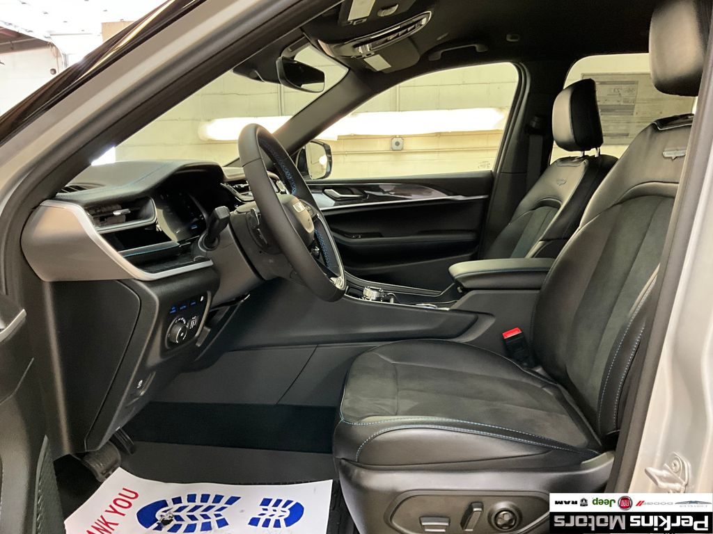 new 2025 Jeep Grand Cherokee car, priced at $60,498