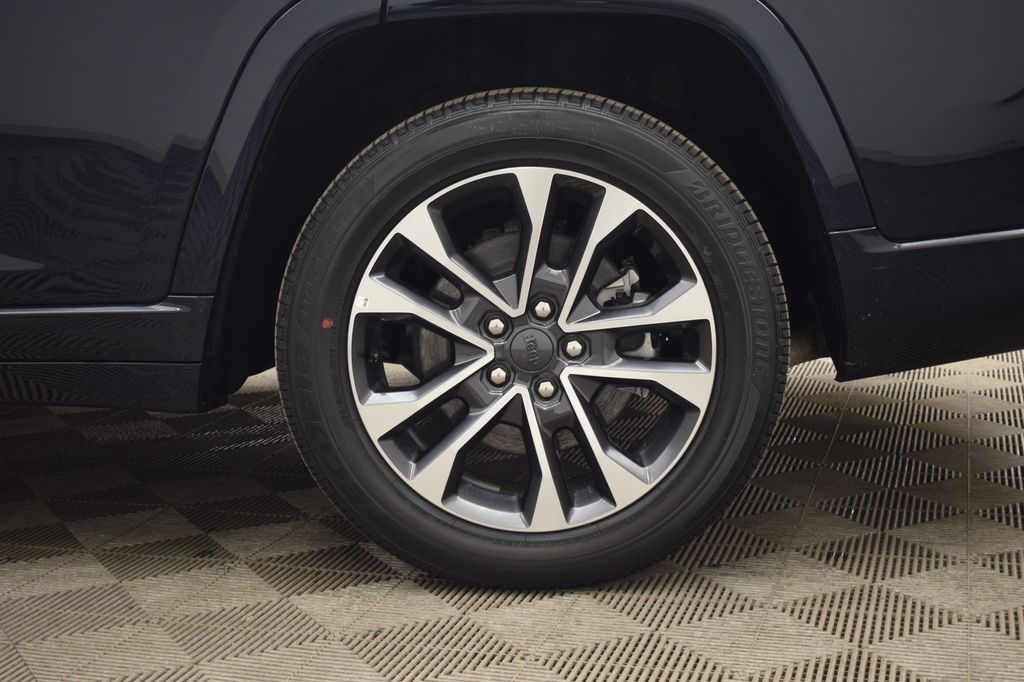 new 2024 Jeep Grand Cherokee L car, priced at $57,165