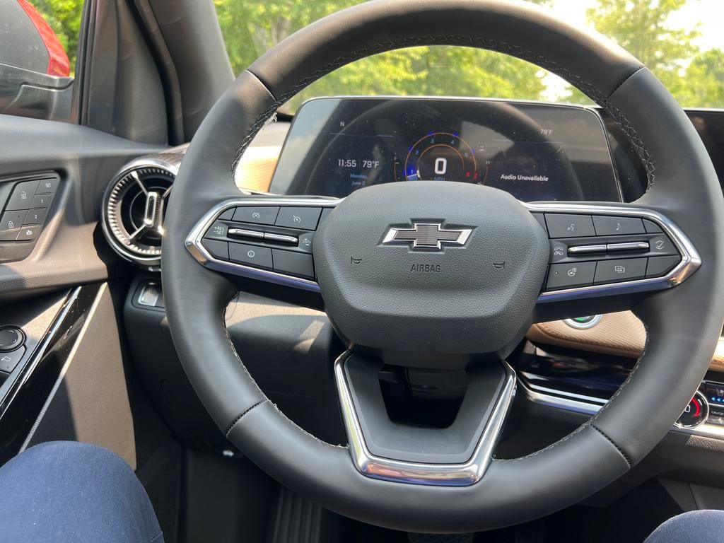 new 2025 Chevrolet Equinox car, priced at $40,370