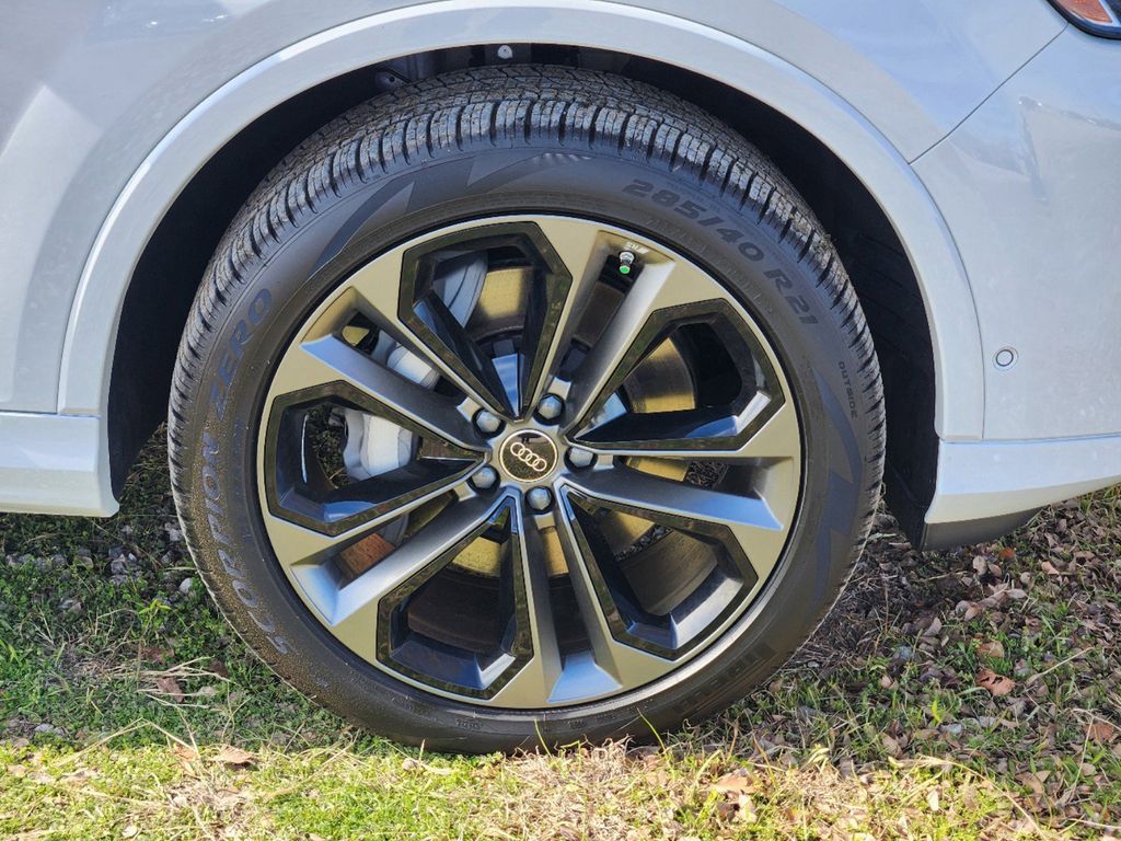 new 2025 Audi Q7 car, priced at $77,840