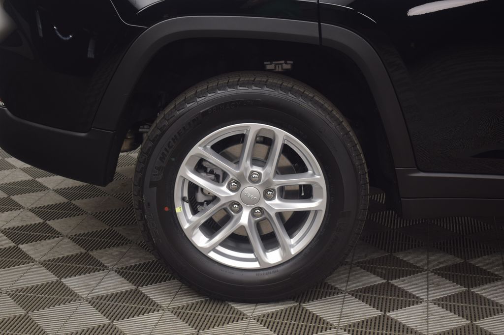new 2025 Jeep Grand Cherokee car, priced at $35,165