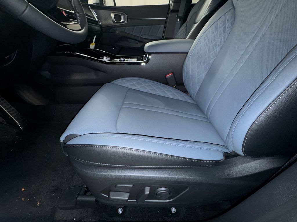 new 2025 Kia Sorento Hybrid car, priced at $47,971