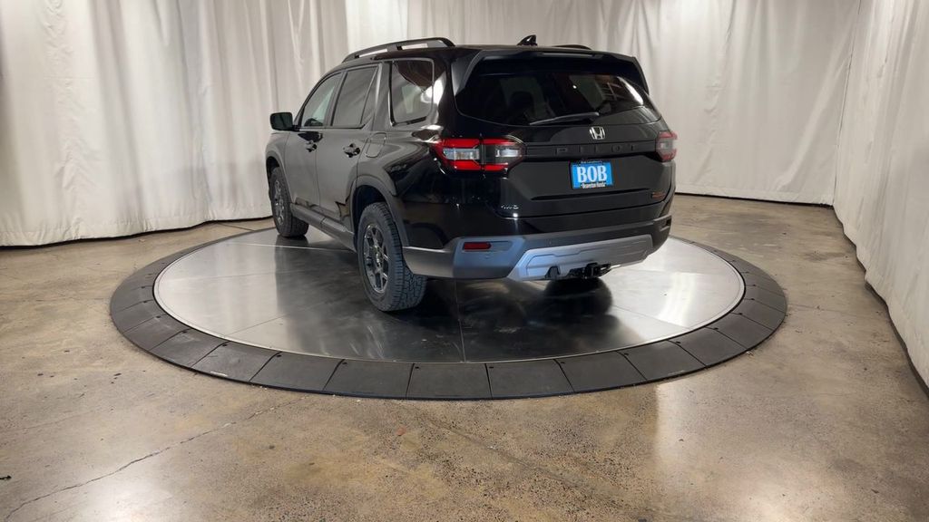 new 2025 Honda Pilot car, priced at $51,330