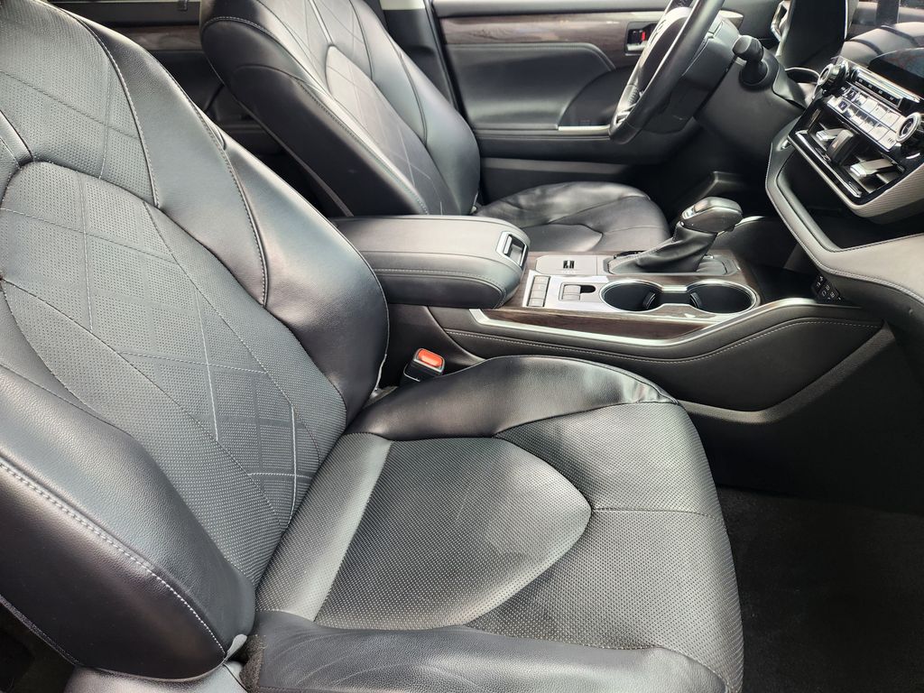 used 2022 Toyota Highlander car, priced at $39,792