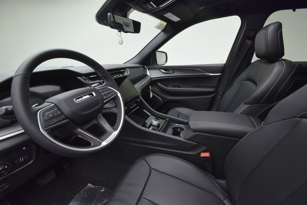 new 2025 Jeep Grand Cherokee car, priced at $55,829