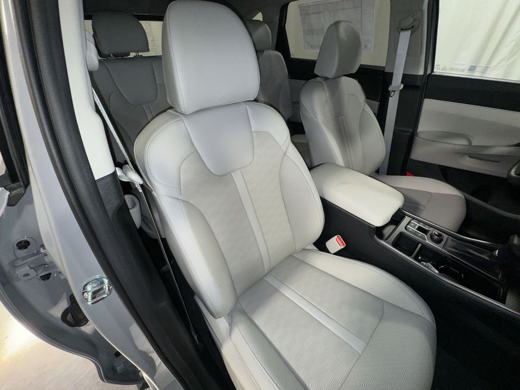 new 2025 Kia Sorento car, priced at $42,071