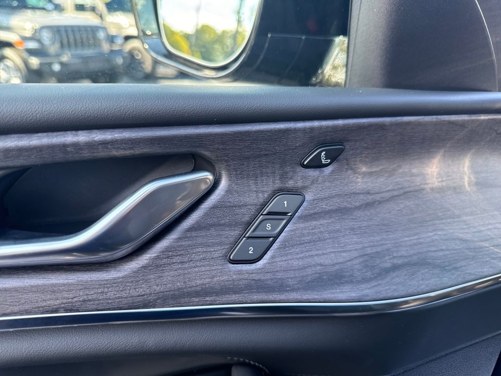 new 2025 Jeep Grand Cherokee L car, priced at $59,990