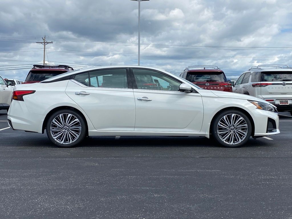 new 2025 Nissan Altima car, priced at $33,925