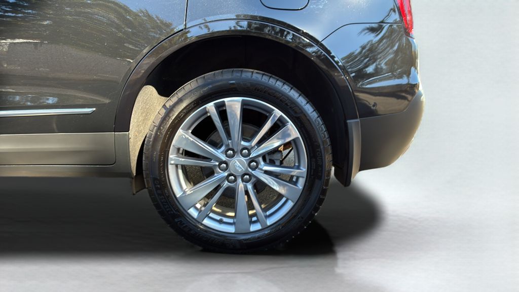 used 2022 Cadillac XT5 car, priced at $36,900