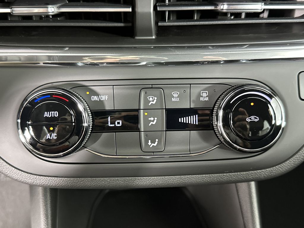 new 2025 Buick Envista car, priced at $24,695