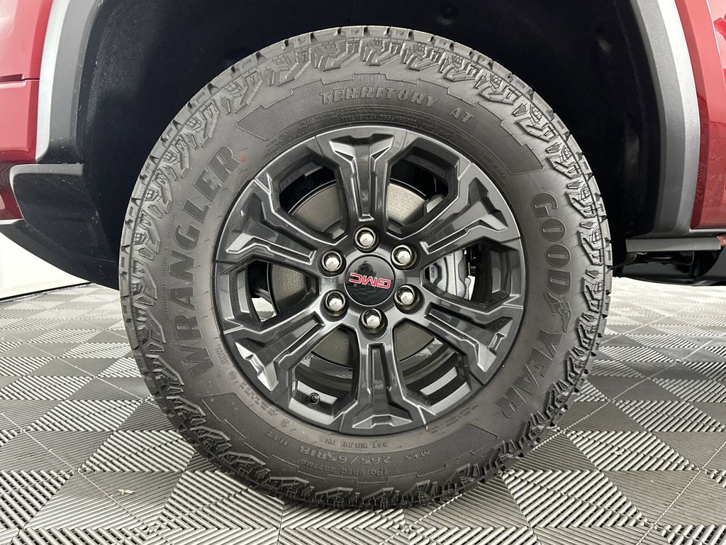 new 2025 GMC Canyon car, priced at $40,995