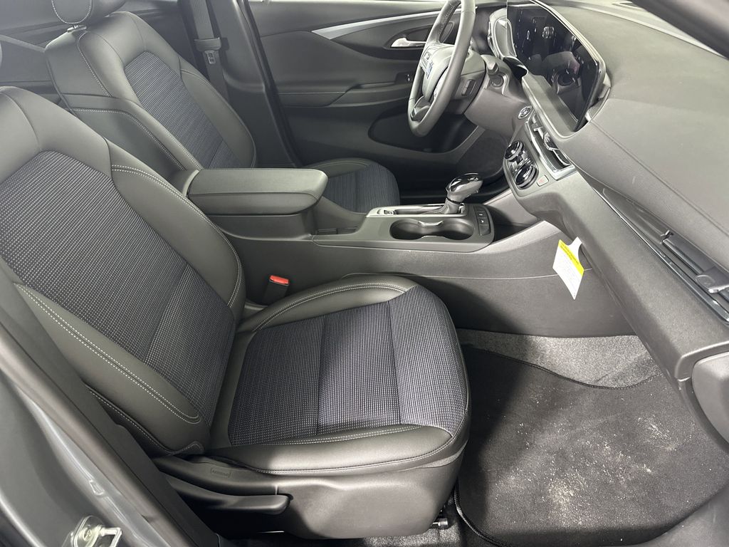new 2025 Buick Envista car, priced at $26,185