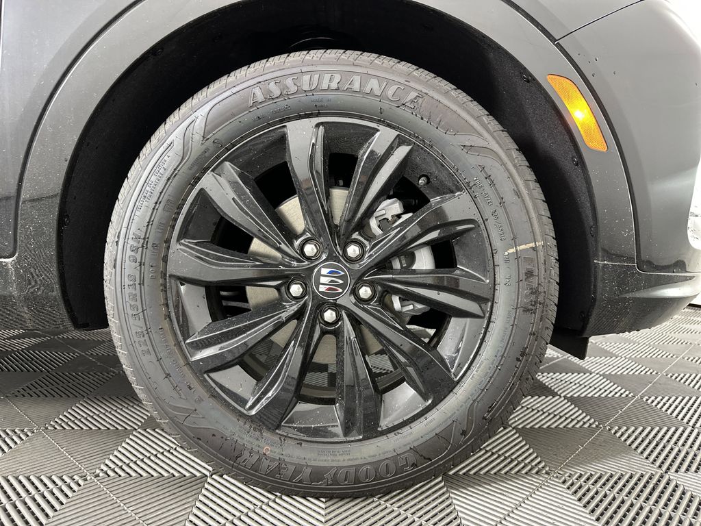 new 2025 Buick Envista car, priced at $29,570