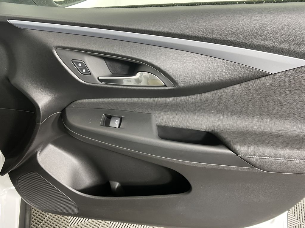 new 2025 Buick Envista car, priced at $25,190