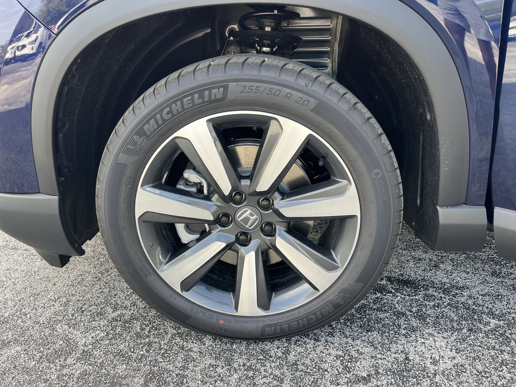 new 2025 Honda Pilot car, priced at $47,942
