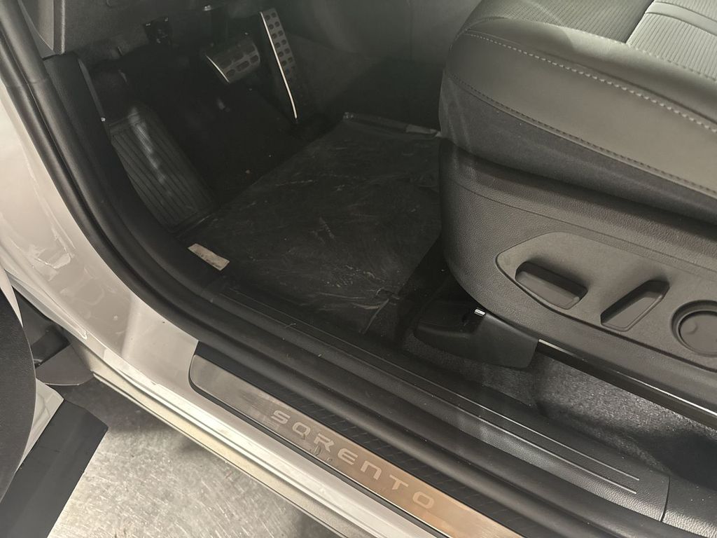 new 2025 Kia Sorento car, priced at $43,564