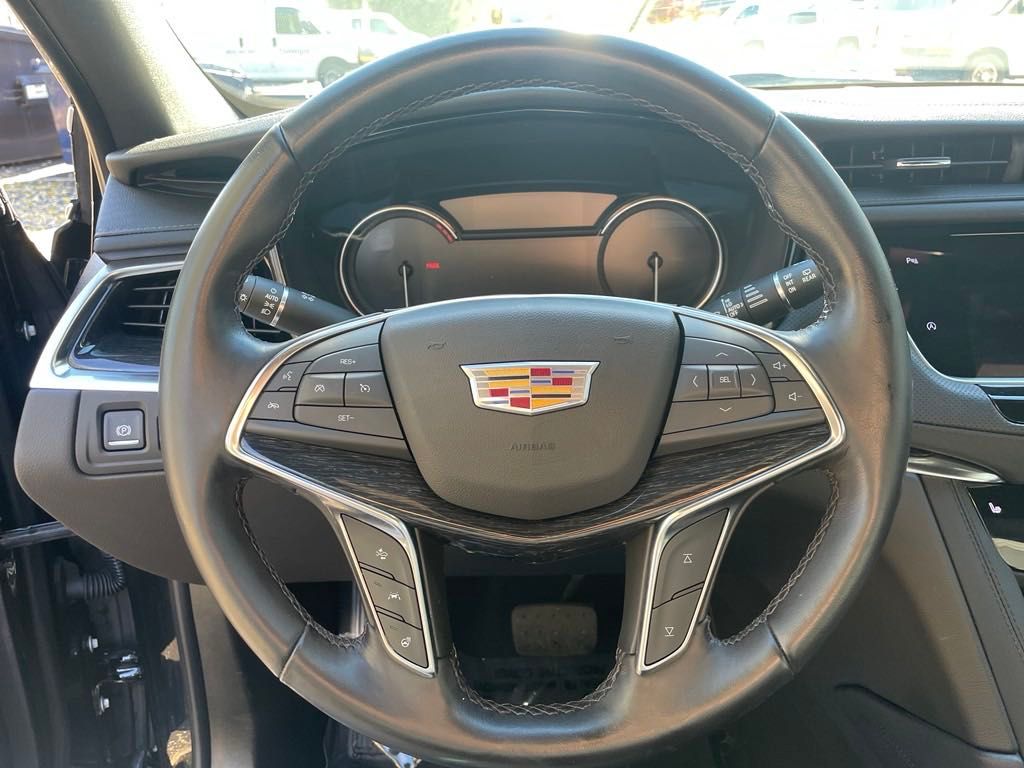 used 2022 Cadillac XT5 car, priced at $31,950