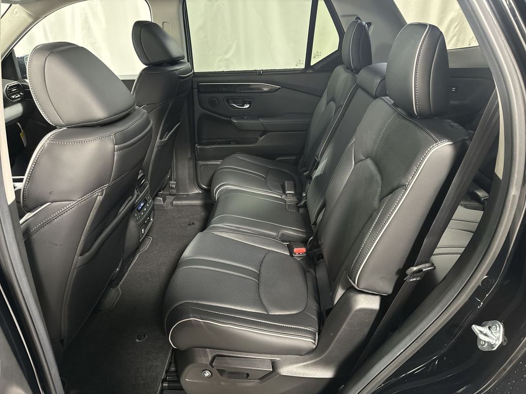 new 2025 Honda Pilot car, priced at $54,530
