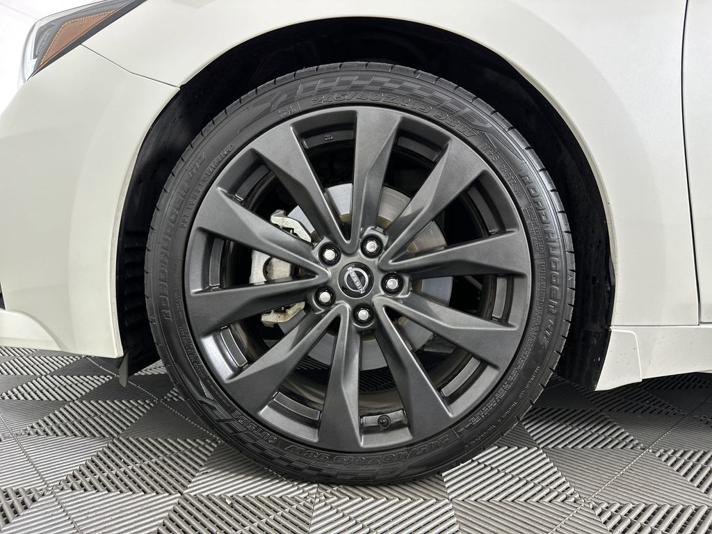 used 2023 Nissan Maxima car, priced at $30,834