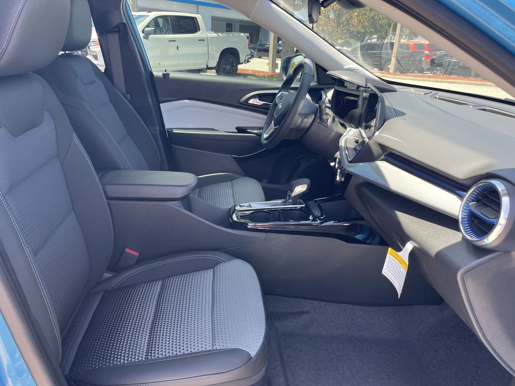 new 2025 Chevrolet Trax car, priced at $24,345