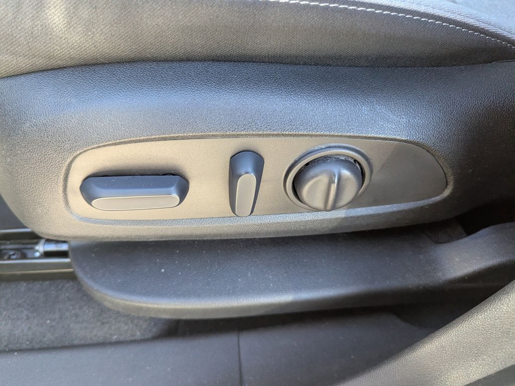 used 2023 Chevrolet Equinox car, priced at $20,991