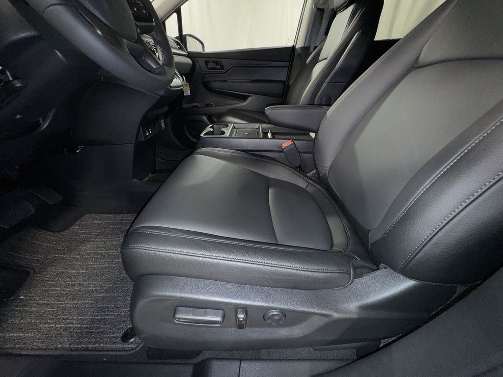 new 2026 Honda Odyssey car, priced at $44,290