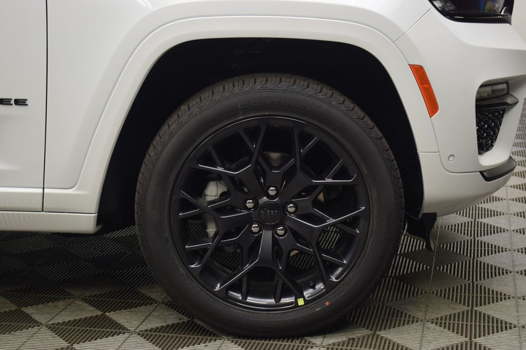 new 2025 Jeep Grand Cherokee car, priced at $68,580