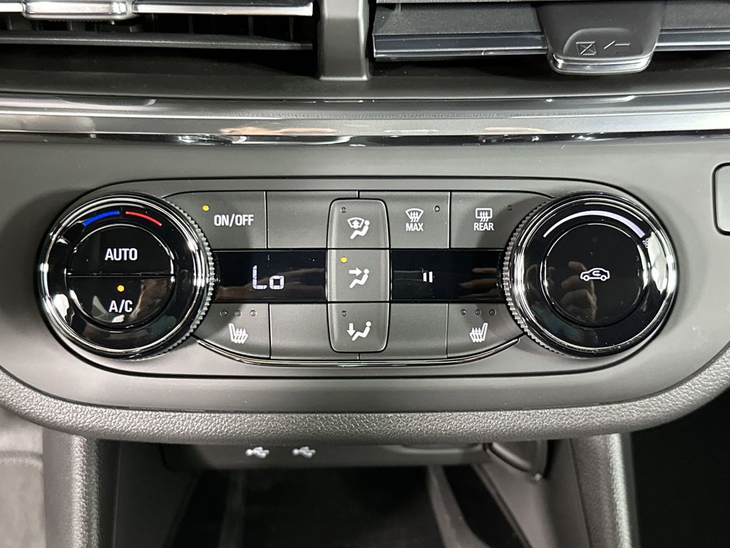 new 2025 Buick Envista car, priced at $27,375
