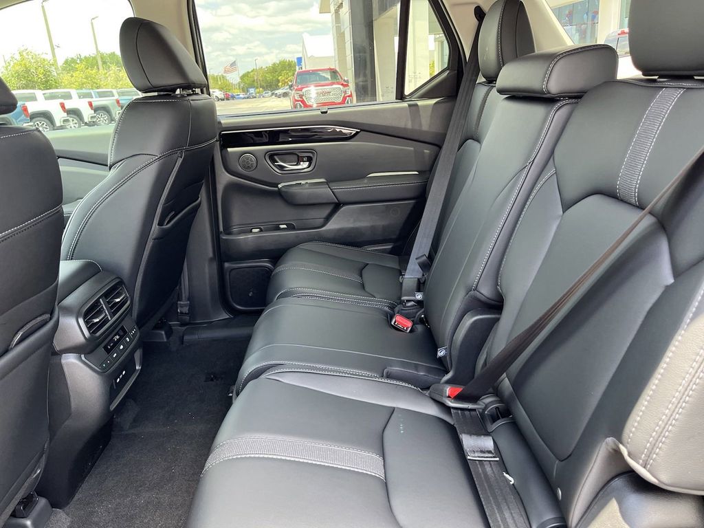 new 2025 Honda Pilot car, priced at $43,152