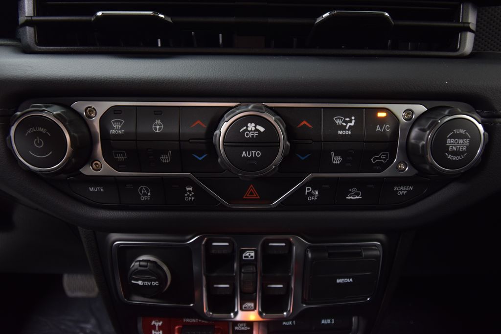 new 2025 Jeep Gladiator car, priced at $55,906