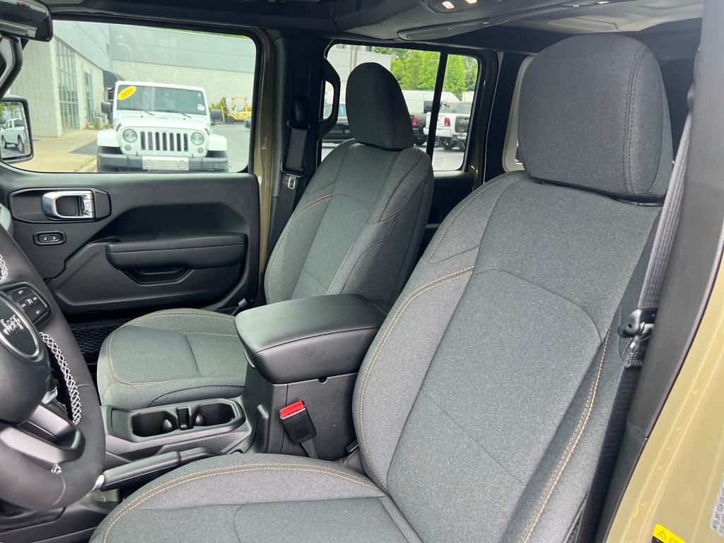 new 2025 Jeep Wrangler car, priced at $48,327