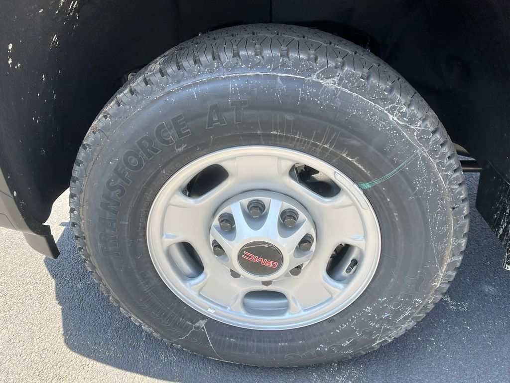 new 2024 GMC Sierra 2500HD car, priced at $48,933