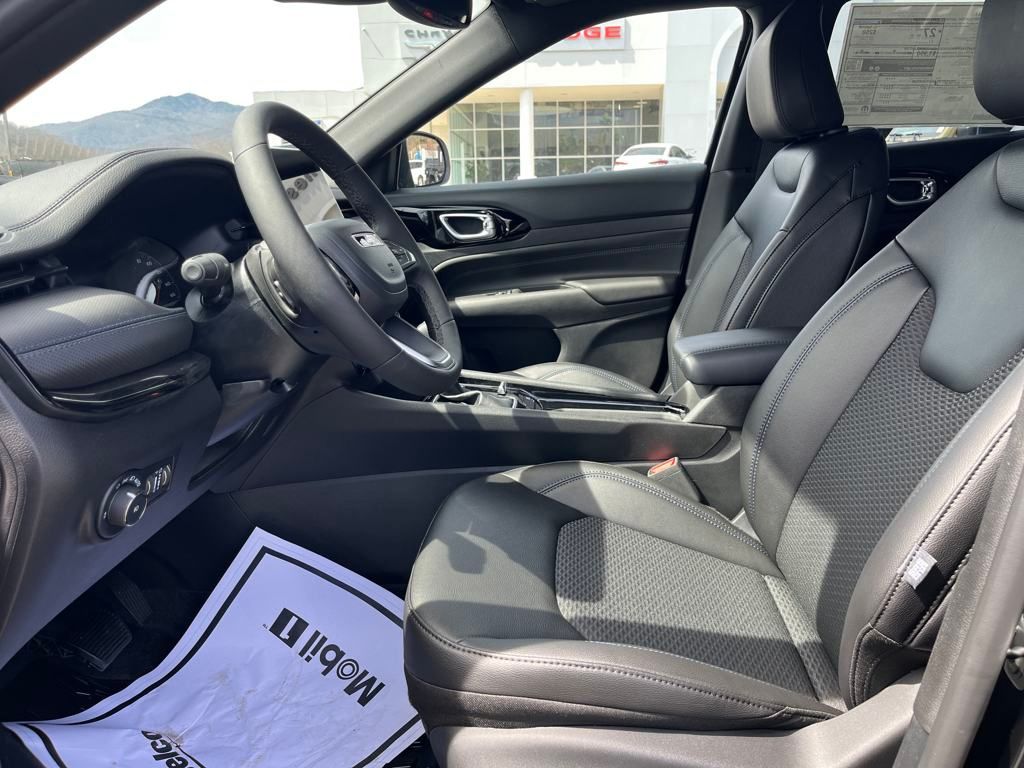 new 2025 Jeep Compass car, priced at $28,990