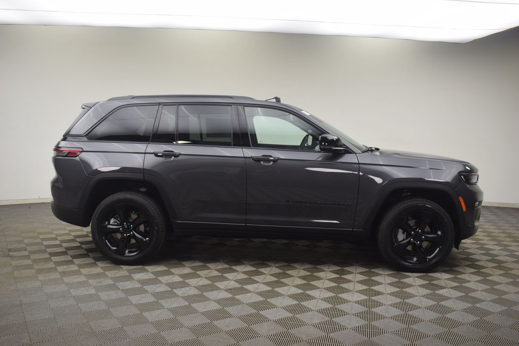 new 2025 Jeep Grand Cherokee car, priced at $54,405