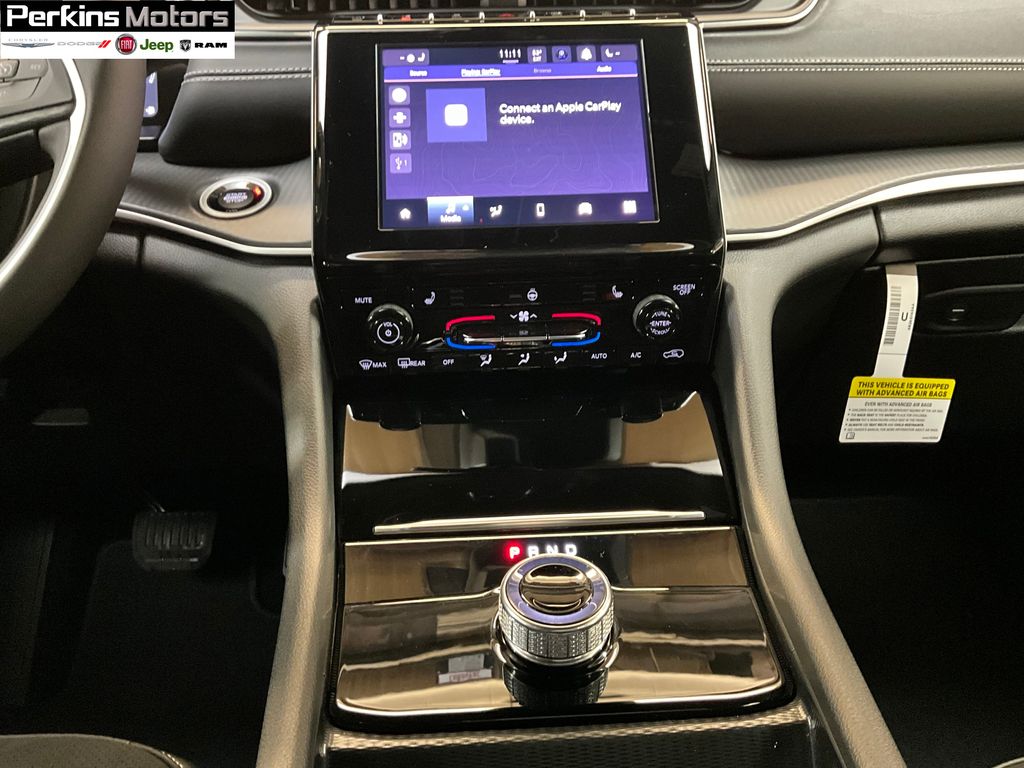 new 2025 Jeep Grand Cherokee car, priced at $43,994