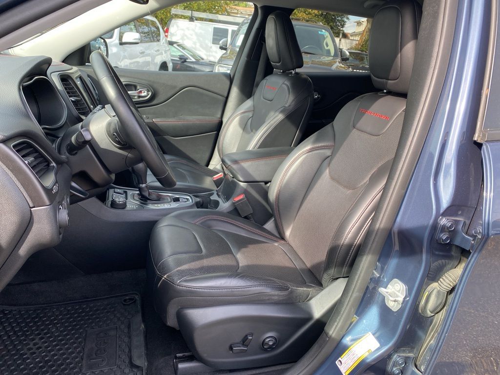 used 2019 Jeep Cherokee car, priced at $18,995