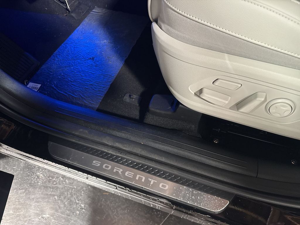 new 2025 Kia Sorento Hybrid car, priced at $47,223
