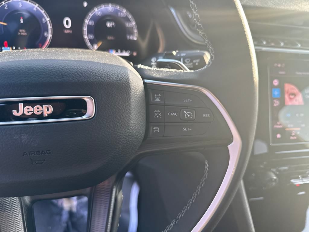 new 2025 Jeep Grand Cherokee car, priced at $42,290