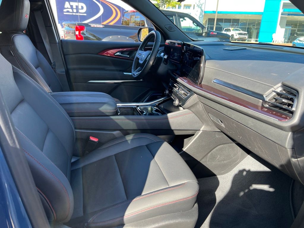 used 2025 Chevrolet Traverse car, priced at $48,400