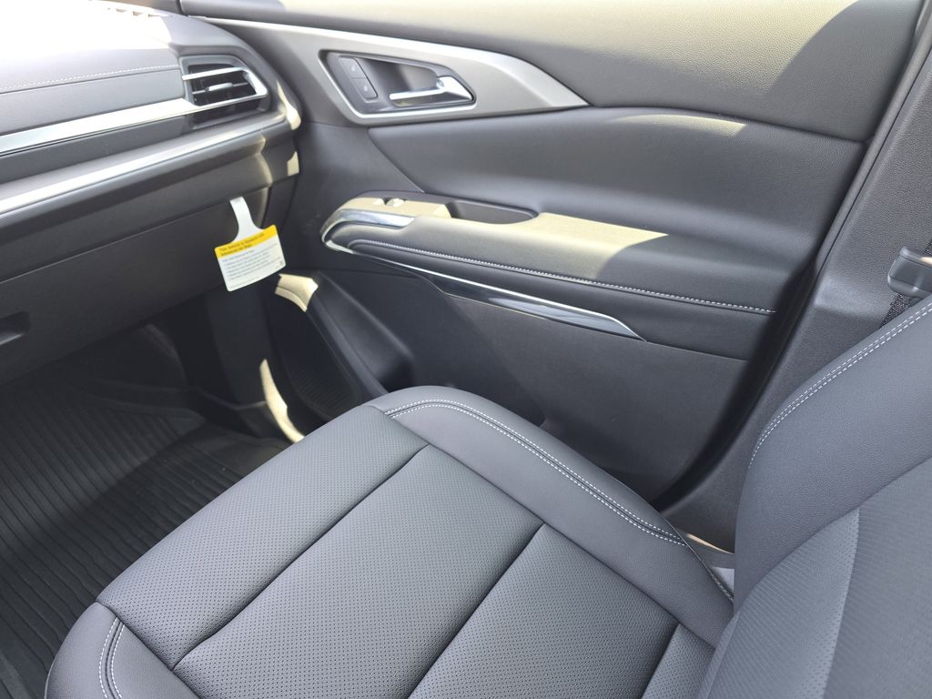 new 2025 Chevrolet Traverse car, priced at $43,066
