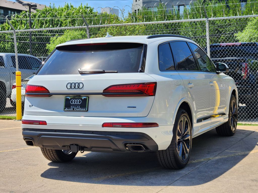 new 2025 Audi Q7 car, priced at $77,840