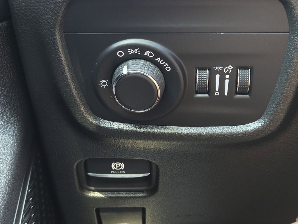 used 2025 Jeep Grand Cherokee car, priced at $35,695