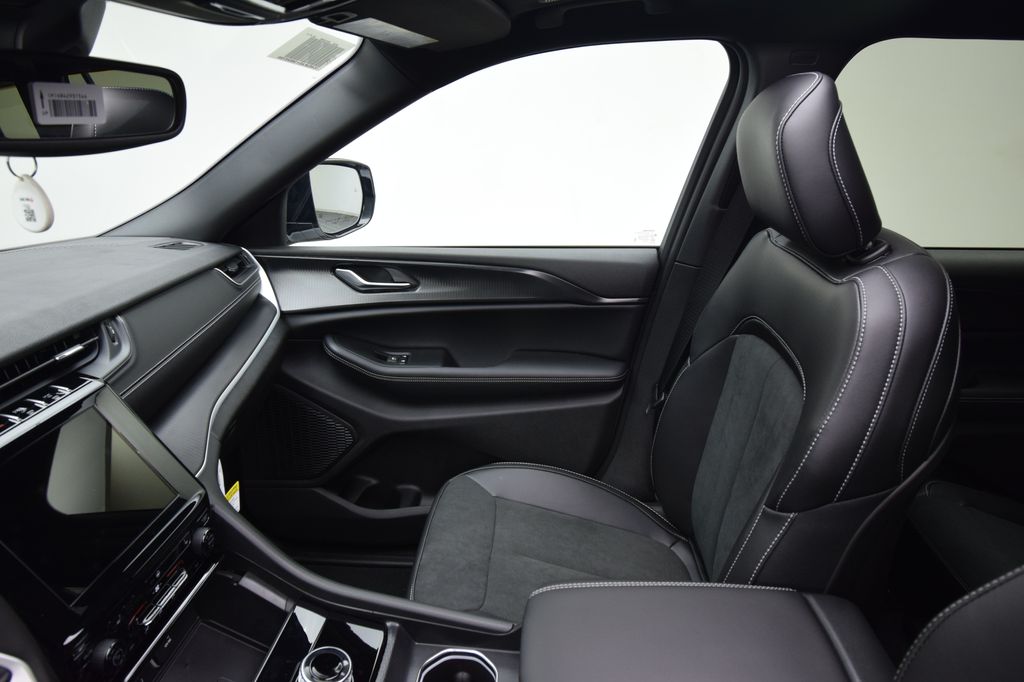 new 2025 Jeep Grand Cherokee L car, priced at $48,730