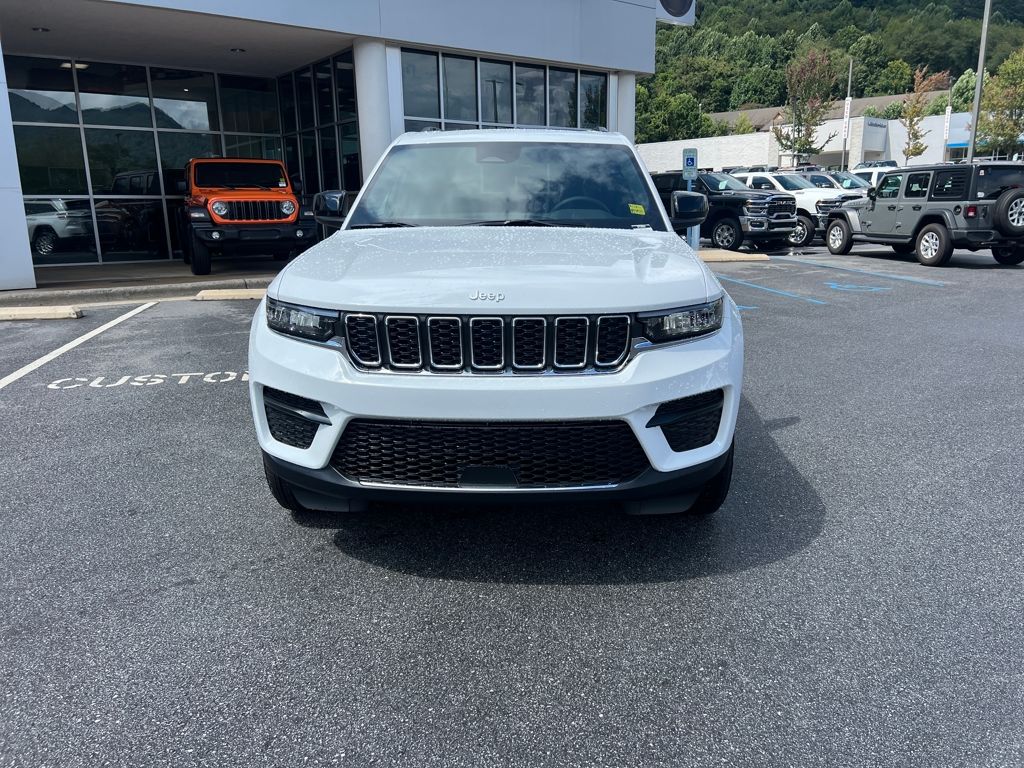 new 2025 Jeep Grand Cherokee car, priced at $38,900