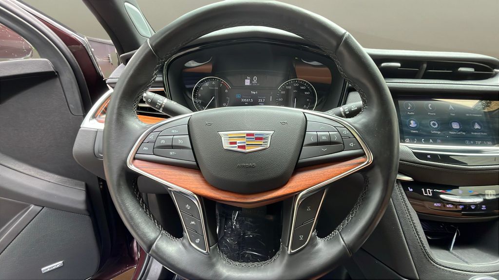 used 2022 Cadillac XT5 car, priced at $34,800