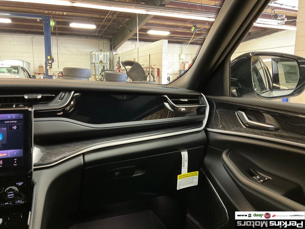 new 2025 Jeep Grand Cherokee car, priced at $60,498