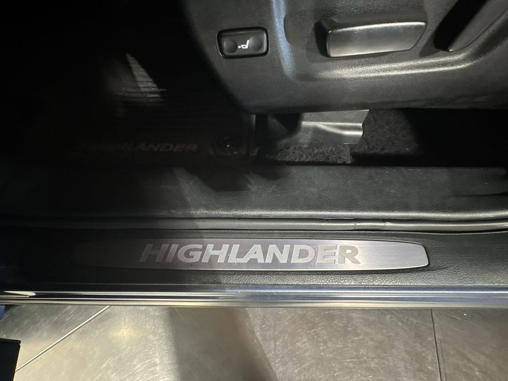 used 2016 Toyota Highlander car, priced at $19,458