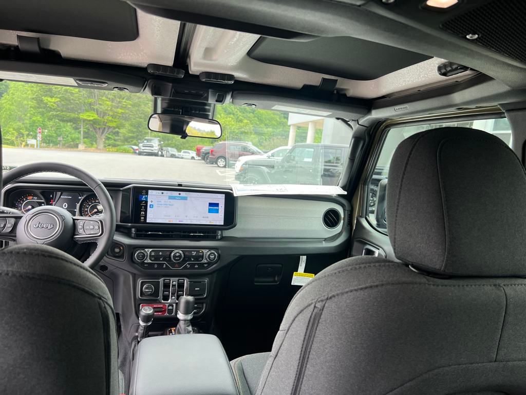 new 2025 Jeep Wrangler car, priced at $48,327