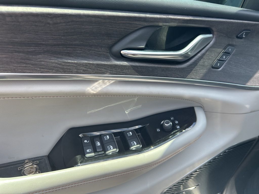 used 2021 Jeep Grand Cherokee L car, priced at $28,900