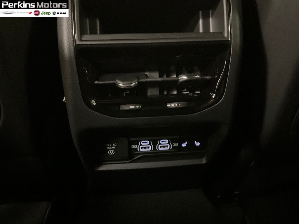 new 2025 Jeep Grand Cherokee car, priced at $59,332